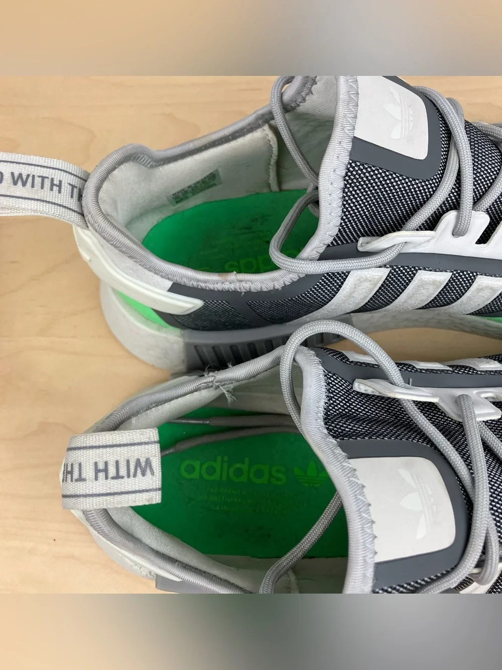 Adidas Men’s Size 10.0 NMD R1 Gray Screaming Green White Athletic Running Shoes